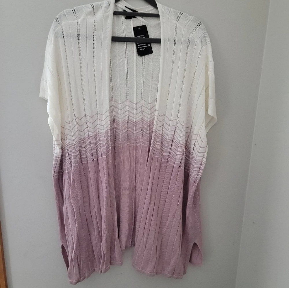Torrid Kimono Size 00/0 Pink cream Chevron